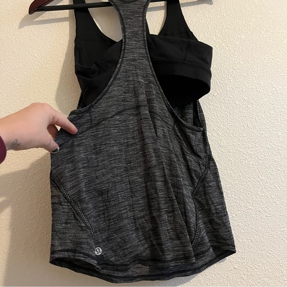 Lululemon Heathered Gray / Black On Track Singlet Tank Size 8 - Picture 9 of 12
